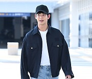 김수현, 공항 런웨이의 정석 [포토엔HD]