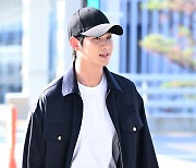 김수현, 햇살 받으며 ‘귀공자 미소’ [포토엔HD]