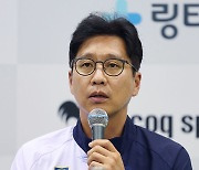 인사말하는 김성진 코치