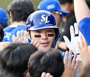 박병호,'친정팀을 상대로 선취 솔로포! 뜨거운 축하' [사진]