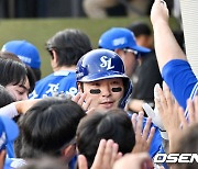 박병호,'선취 솔로포 때리고 뜨거운 축하받아' [사진]