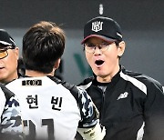 ‘0-4→2-4→3-4→5-4’ 오승환 상대 역전 드라마라니…비상하는 우승후보 “한 번 찬스서 집중력 돋보여” [오!쎈 수원]