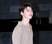 제로베이스원 석매튜, 오늘은 우현 오빠 [SE★포토]