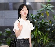 [TD포토] '허리 부상' 엔믹스 해원, 안전하게 천천히 걷기