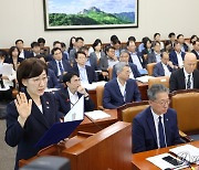 증인선서 하는 한화진 환경부 장관