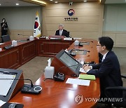 회의 주재하는 김홍일 방통위원장