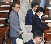 서울시의회 출석하는 조희연 교육감