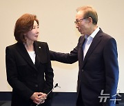 나경원, 전대 앞두고 MB 예방…李 “당정 힘 모아 나라 잘되게 해 달라”