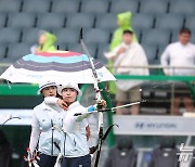 축구장 소음에도 흔들림 없는 양궁 대표팀