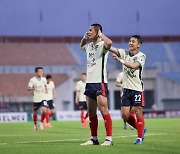 우중혈투 속 ‘최기윤·박상혁 연속포’ 김천, 대구 2-0 꺾고 K리그1 통산 첫 3연승+선두 탈환 [SS현장리뷰]