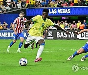 인종차별 참교육… '비니시우스 2골' 브라질, 파라과이와 전반전 3-0 리드