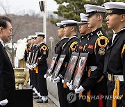 [속보] 윤 대통령, 제2연평해전 승전기념일에 "평화는 힘으로 지키는 것"