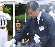 조국, 제2연평해전 승전기념식 참석 “‘안보=보수’ 아냐…참전용사 처우 개선”