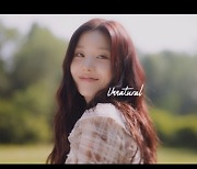 권은비, ‘워터밤’은 잊어라...‘Unnatural’ 라이브 클립 속 여름 햇살같은 ‘청량 비주얼’