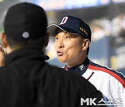 이승엽 감독 ‘강우콜드 패배, 강력 항의’ [MK포토]