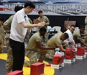 한미 ‘화합의 돌려차기’…한미 친선 태권도대회 미군 11개팀, 국군 7개팀 참가 성황