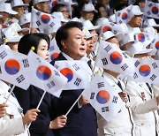 尹, 제2연평해전 승전기념일에 “평화는 말 아닌 힘으로 지킨다”