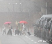 경남도, 10개 시군 호우예비특보에 선제적 비상근무 돌입