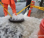 제주 장맛비 피해 속출…항공기 102편 지연·결항(종합)