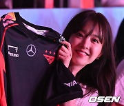 LCK 경기장 찾은 박보영,'유니폼 자랑' [사진]