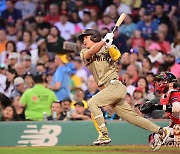 처음 펜웨이파크 찾은 MLB 김하성, 7경기 연속 안타 행진