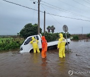 장맛비 한라산 200㎜ 폭우·성산 시간당 81㎜ 역대 기록(종합)