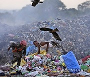 Climate India Heat Garbage Pickers