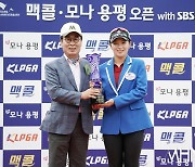 [mhn포토] 박현경, KLPGA 첫 2주 연장 우승 차지