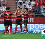 시즌 첫 맞대결 패배 설욕…‘홍윤상·이호재 골’ 포항, 울산 2-1 잡고 2년 만에 동해안더비 홈 승리 [SS현장리뷰]