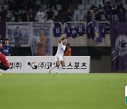 안양, 부천에 2-1 역전승 거두고 선두 ‘질주’…수원은 안산과 1-1 무승부(종합)