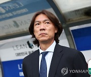 홍명보 감독, 대한축구협회 직격 비판…정해성 위원장 사퇴 배경 지적