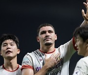 [케리뷰] 'PK 실축한 야고의 속죄 결승골' 강원, 인천 1-0 꺾고 연패 탈출