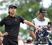 '역전 우승 기대' 이민우, 로켓모기지 클래식 3R 공동 7위…선두와 3타차 [PGA]