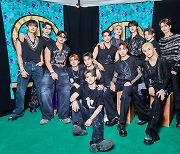 세븐틴 ‘글래스턴베리’ 공연 글로벌 극찬...“모두에게 역사적인 순간 선사”