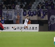 [K리그2 20R] '안양 포비아'는 계속된다! '김동진 결승골' 안양, 부천에 2-1 역전승…2위와 승점 8점 차 벌려