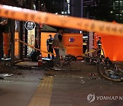 [속보] 경찰 "제네시스 역주행…차량 2대 충격후 횡단보도 보행자 치어"