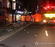 파괴된 인도와 차도 분리대…서울 시청역 교차로서 대형 교통사고