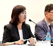 [포토]집중토론 주재하는 안수현 한국외국어대학교 법학전문대학원장