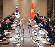 윤석열 대통령, 팜 민 찐 베트남 총리 접견