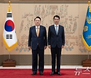 윤석열 대통령, 김필우 주요르단대사 신임장 수여