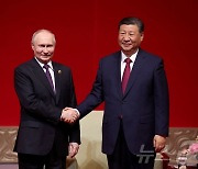 푸틴, 시진핑에 "중러, 국익 좇아 행동…특정국 겨냥 안해"(2보)