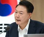 尹 "왜 25만 원? 100억 주지" 직격탄...대통령실 "입법 쿠데타 중단"