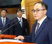 민주당 '검사 탄핵'에…현직 검사장들 "도둑이 경찰 때려잡겠다는 것"