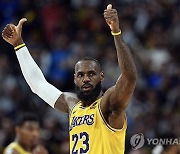 [NBA] ‘트레이드 거부권 포함’ 르브론, 레이커스와 또 대형 계약…2년 1억 400만 달러