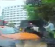 [단독] 주황색 택시가 갑자기 ‘쾅’…국립중앙의료원 사고 블랙박스 입수