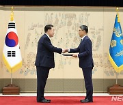 윤 대통령 '김판규 주나이지리아대사 신임장 수여'