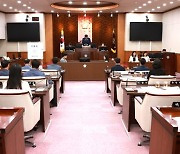 제천시의회 후반기 첫 발…박영기 의장 선출