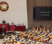 2년만 필리버스터…여 "대통령 탄핵 위한 특검" 야 "은폐 세력 하수인"(종합)