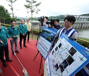 임진강 방문한 통일부 장관 "북한, 황강댐 방류시 사전 통보해야"