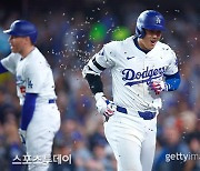 오타니, 시즌 27호 홈런 '쾅'…타율, 홈런 NL 단독 선두